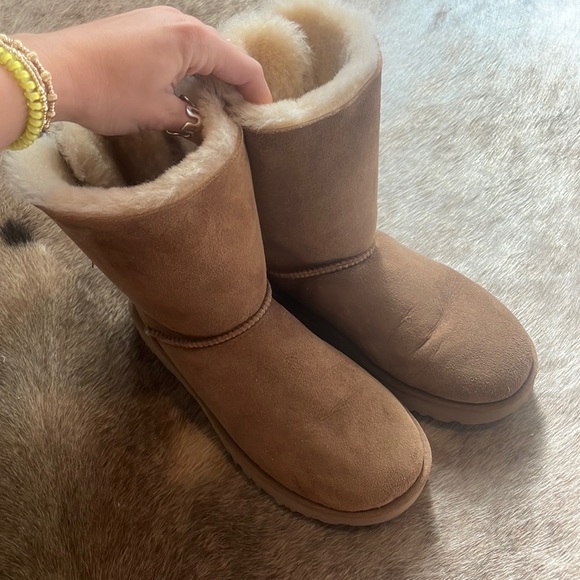 Ugg Boots - Picture 1 of 6